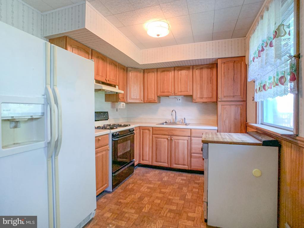 11710 Colman Road Philadelphia, PA 19154 - Photo 8 of 29 Kitchen