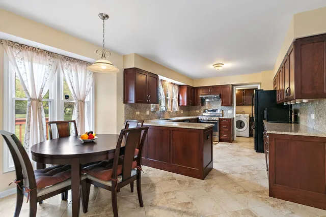 $639,900 | 2404 Baldwin Court, Schaumburg, IL 60193