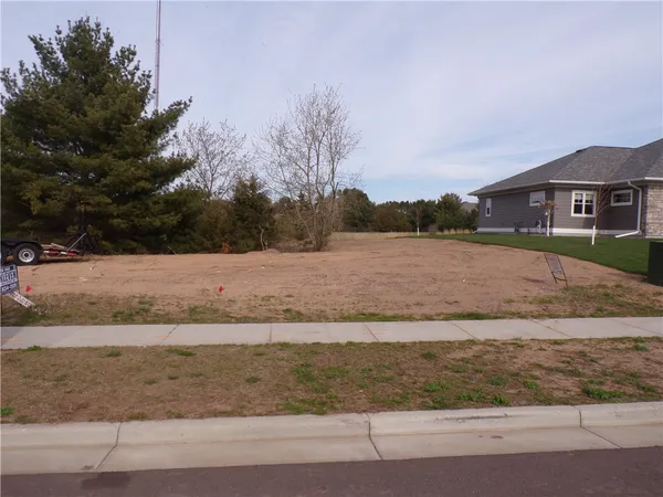 $72,000 | 1680 Red Pne Court, Eau Claire, WI 54701
