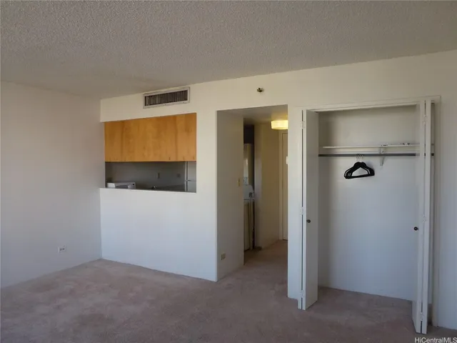 $1,700 | 2499 Kapiolani Boulevard, Unit 1102, Honolulu, HI 96826