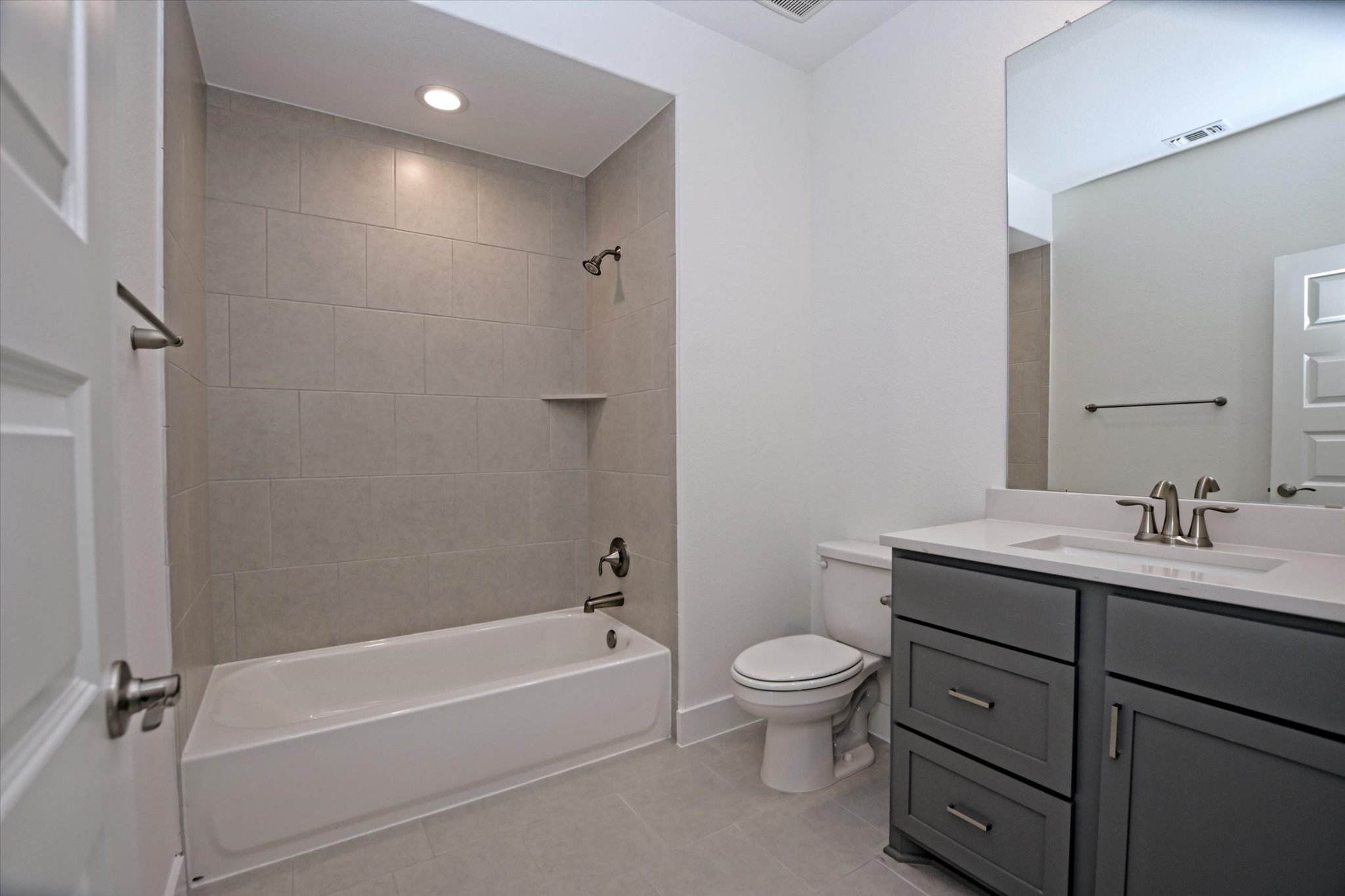 1209 Stormy Drive Georgetown, TX 78628 - Photo 28 of 38 a bathroom with a toilet a sink and bathtub