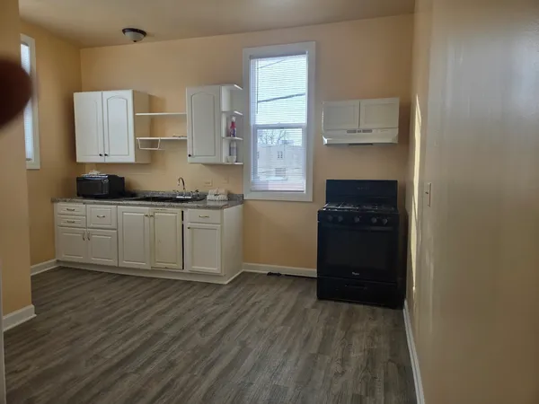 $1,600 | 3 National Street, Unit 3, Elgin, IL 60123