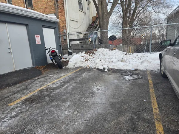 $1,600 | 3 National Street, Unit 3, Elgin, IL 60123