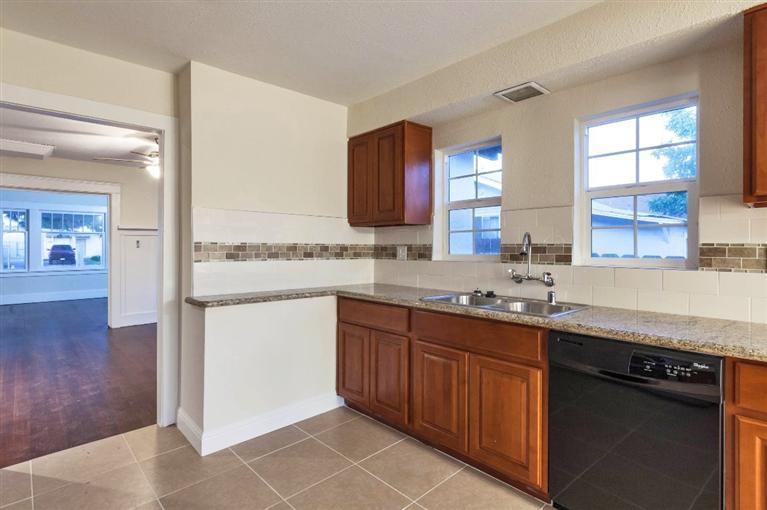 1219 K Street Reedley, CA 93654 - Photo 15 of 31