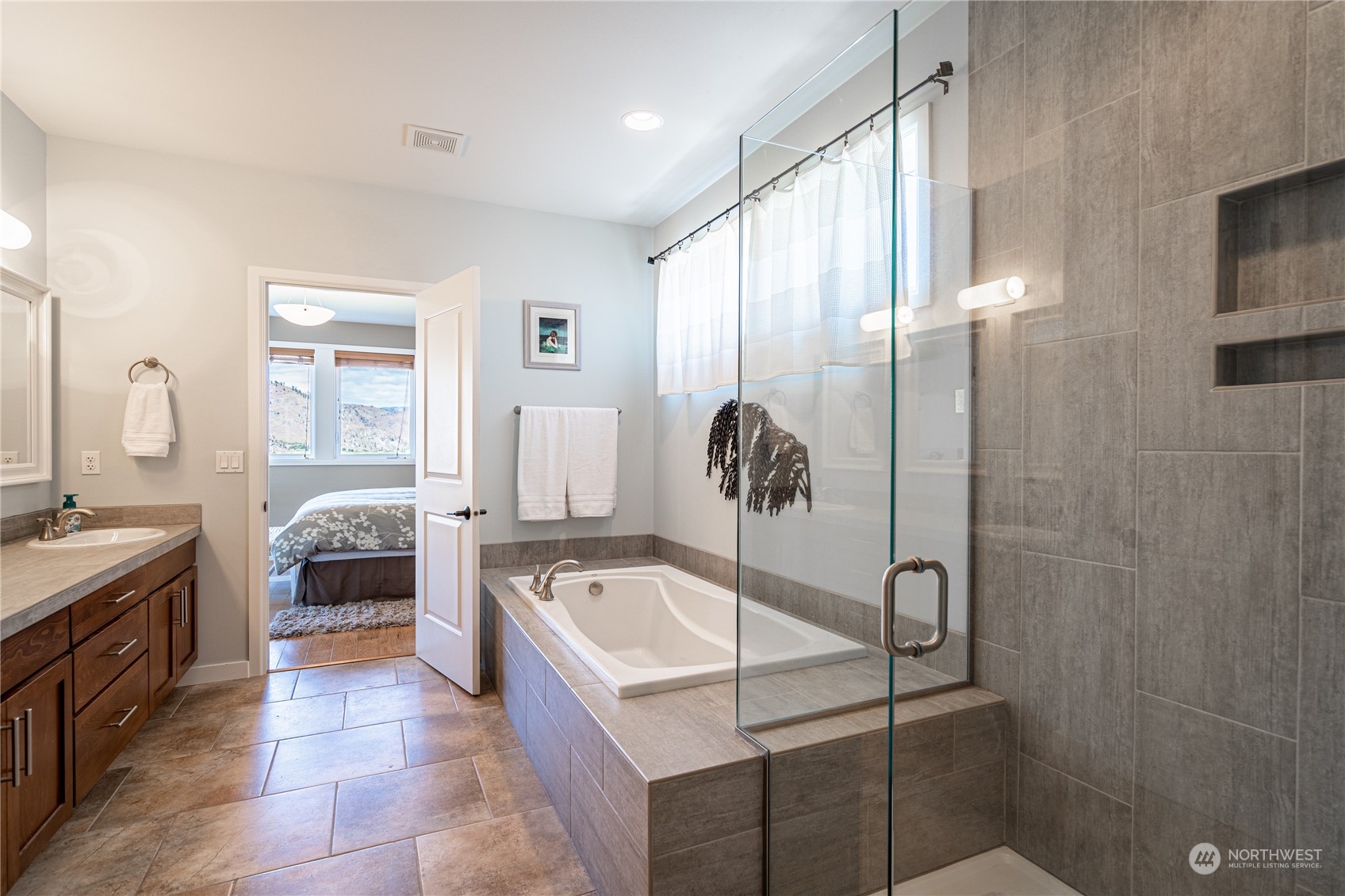 200 Ridge Road Orondo, WA 98843 - Photo 19 of 40 a spacious bathroom with a tub sink and mirror