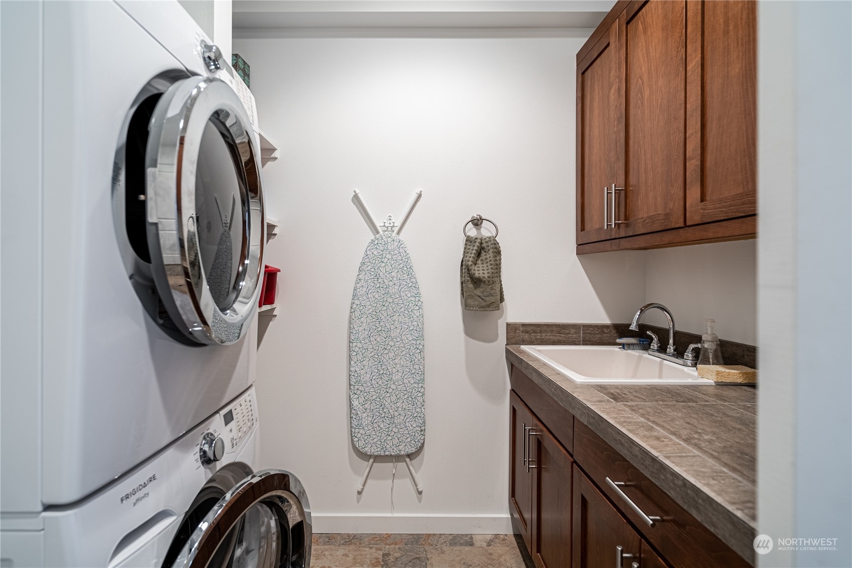 200 Ridge Road Orondo, WA 98843 - Photo 20 of 40 a bathroom with a sink and a mirror