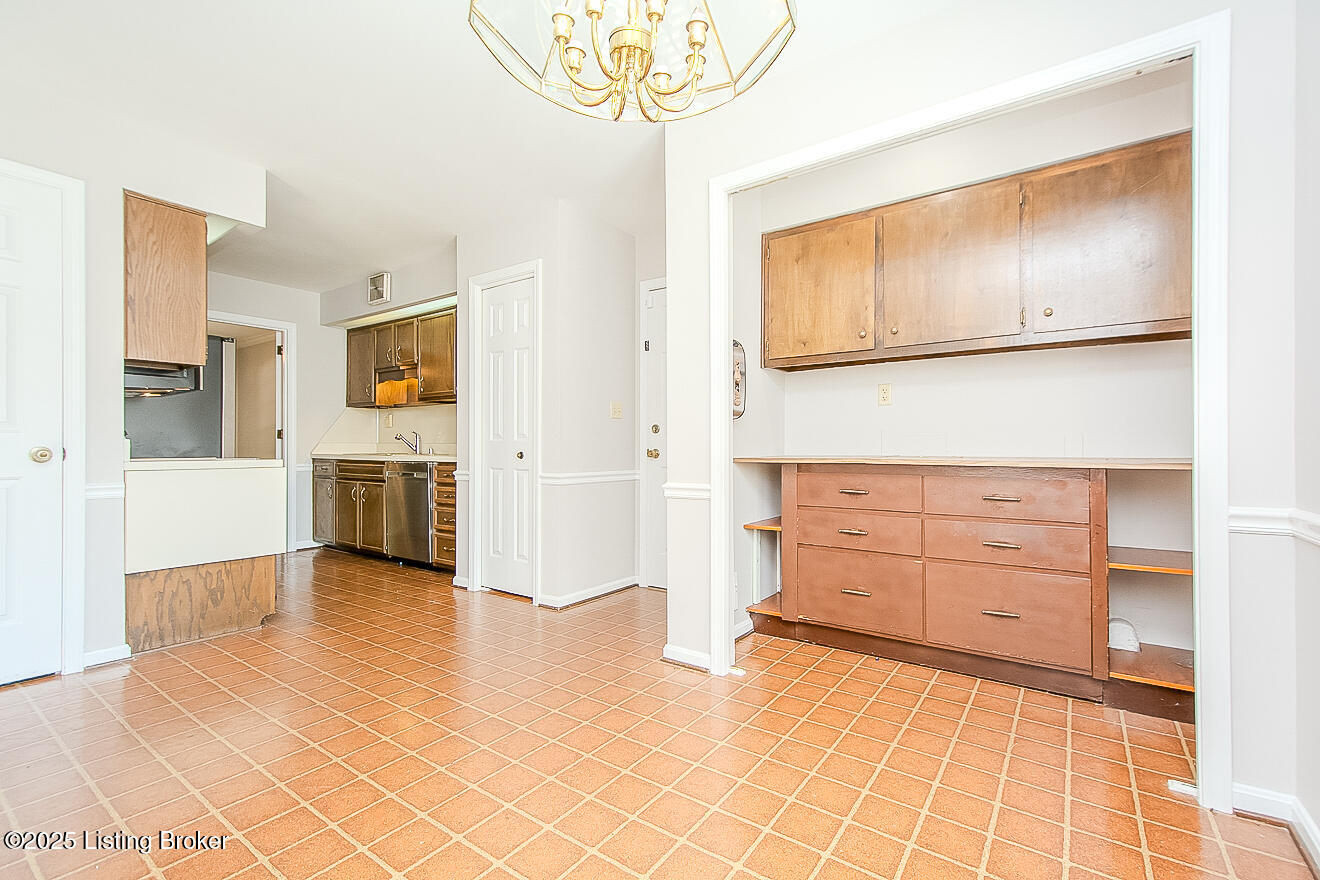 11802 Robindale Road Louisville, KY 40243 - Photo 17 of 45 Eat-In Kitchen