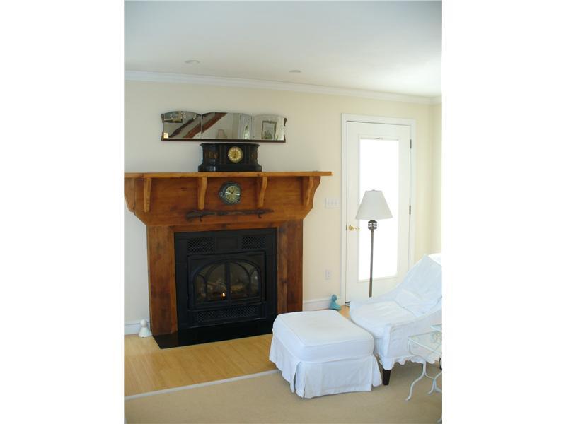 30 Ledgemere Road Georgetown, ME 04548 - Photo 5 of 25 Living Room.