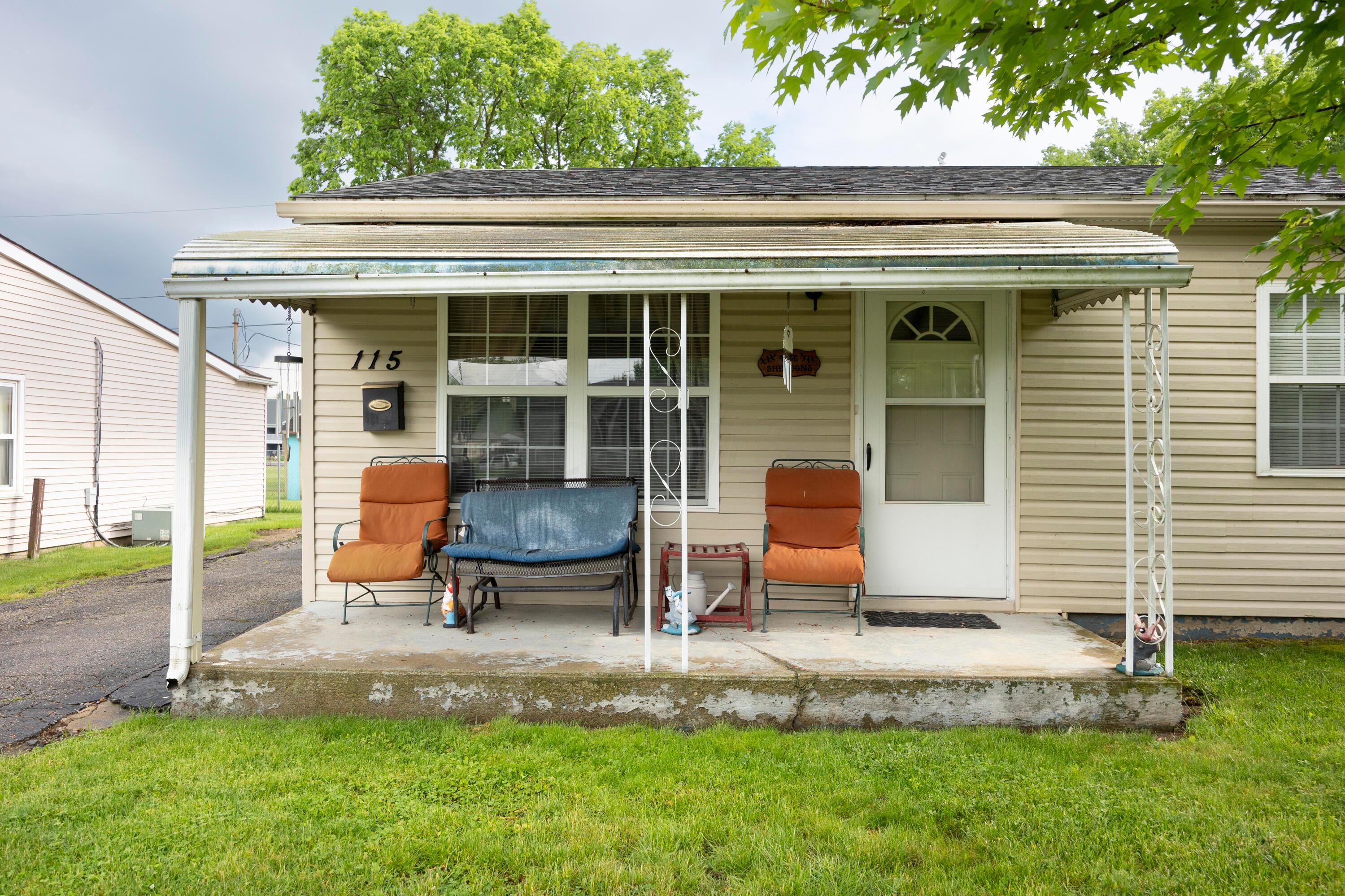 115 Phelps Road Columbus, OH 43207 - Photo 3 of 42 Front Patio