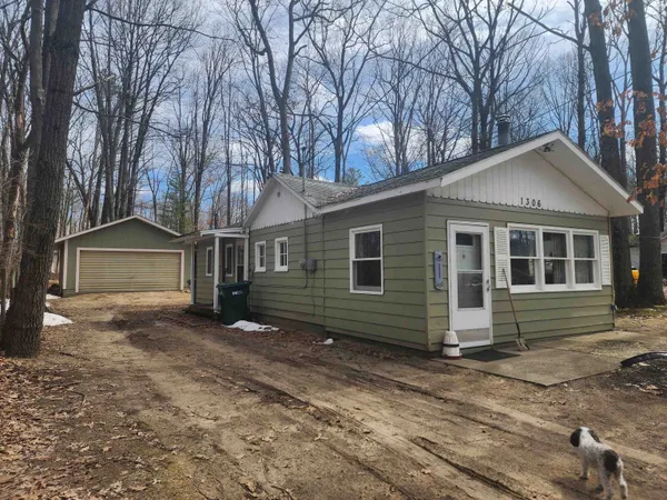 $89,900 | 1306 Russell Street, Harrison, MI 48625