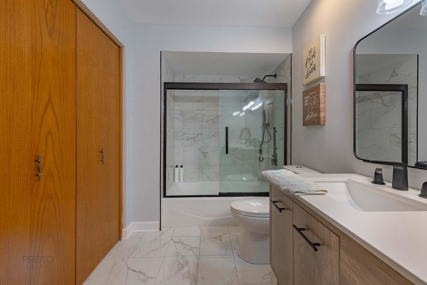 11015 South 84th Avenue, Unit 3C Palos Hills, IL 60465 - Photo 13 of 30 a bathroom with a granite countertop sink and a mirror