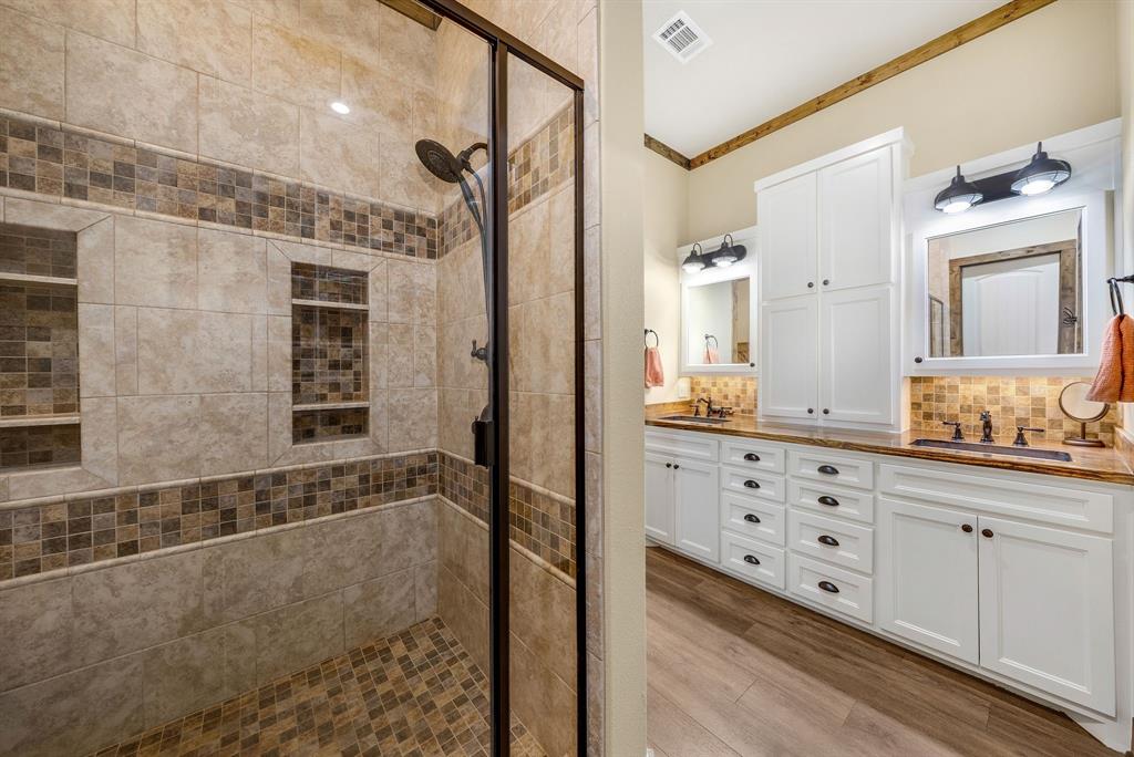 650 Scoggins Road Tioga, TX 76271 - Photo 13 of 32 Primary bath