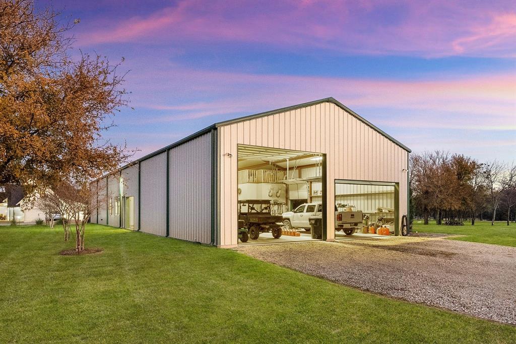 650 Scoggins Road Tioga, TX 76271 - Photo 3 of 32