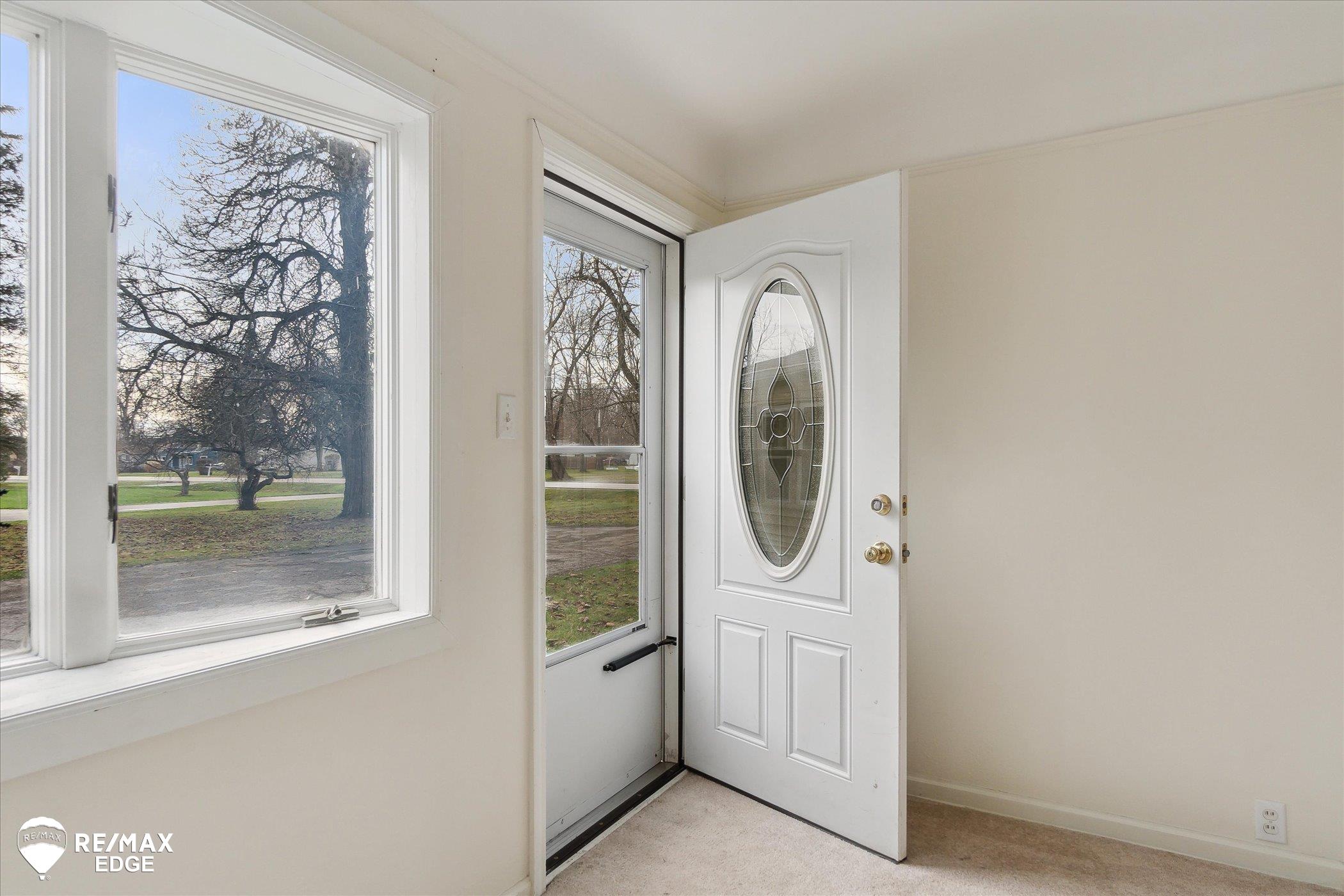 3218 North Center Road Flint, MI 48506 - Photo 5 of 34 50163928-9e6c1dec-af58-4819-adde-447d9d11aa30.JPG