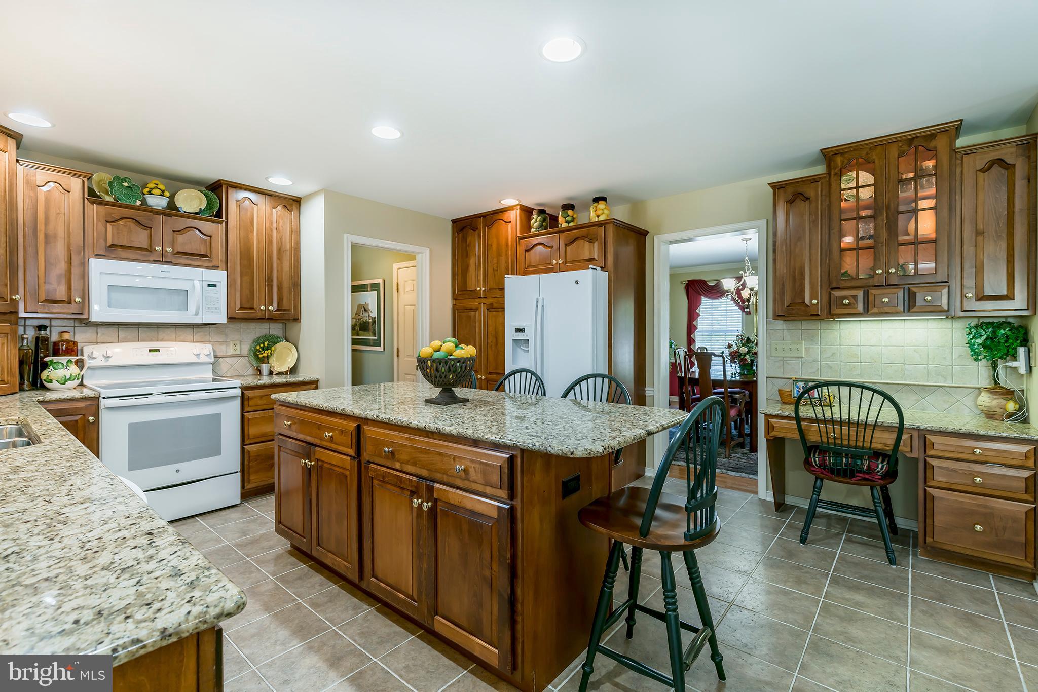312 Royal Hunt Way Lititz, PA 17543 - Photo 3 of 27 Custom Eat-In Kitchen