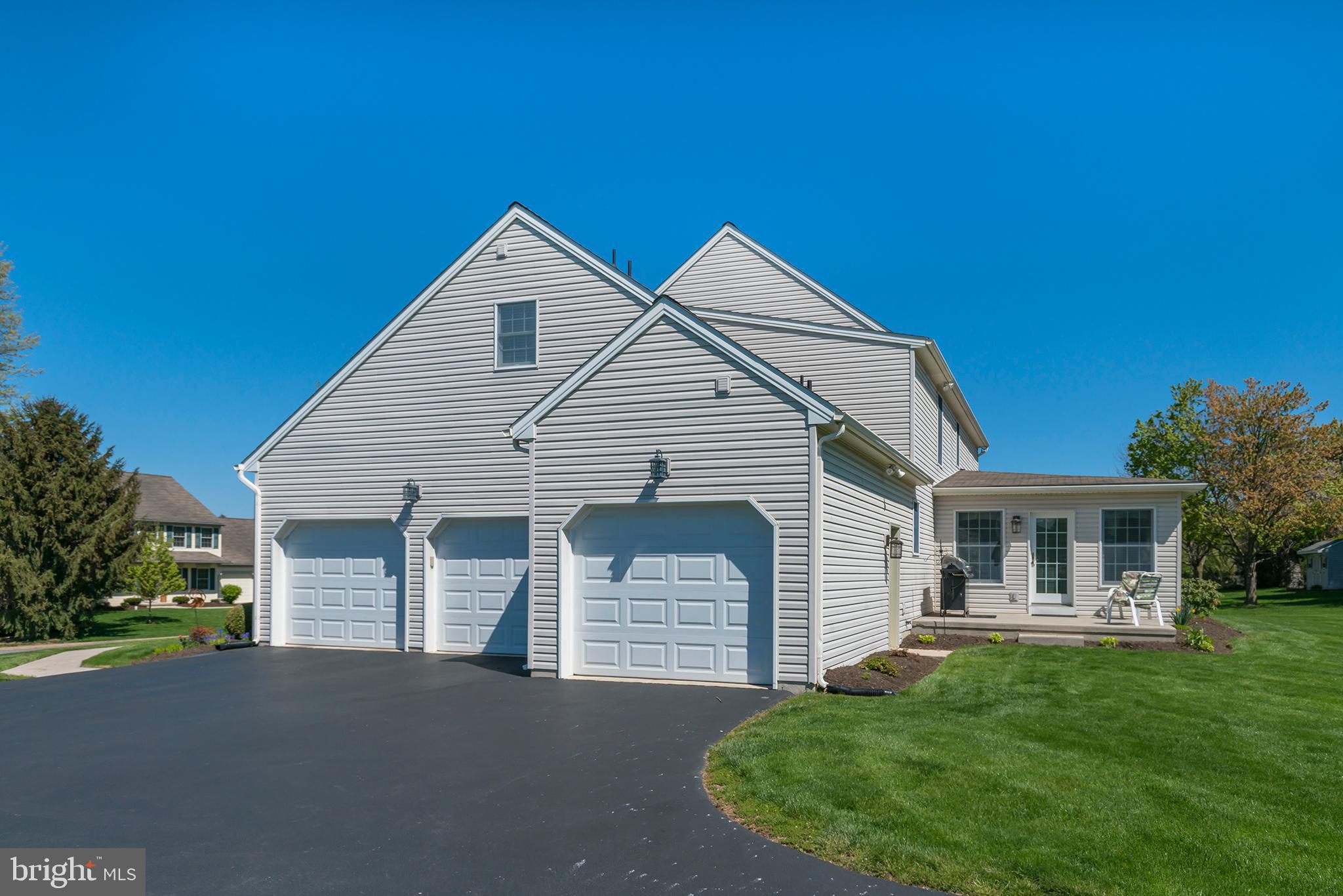 312 Royal Hunt Way Lititz, PA 17543 - Photo 25 of 27 3- Car Garage