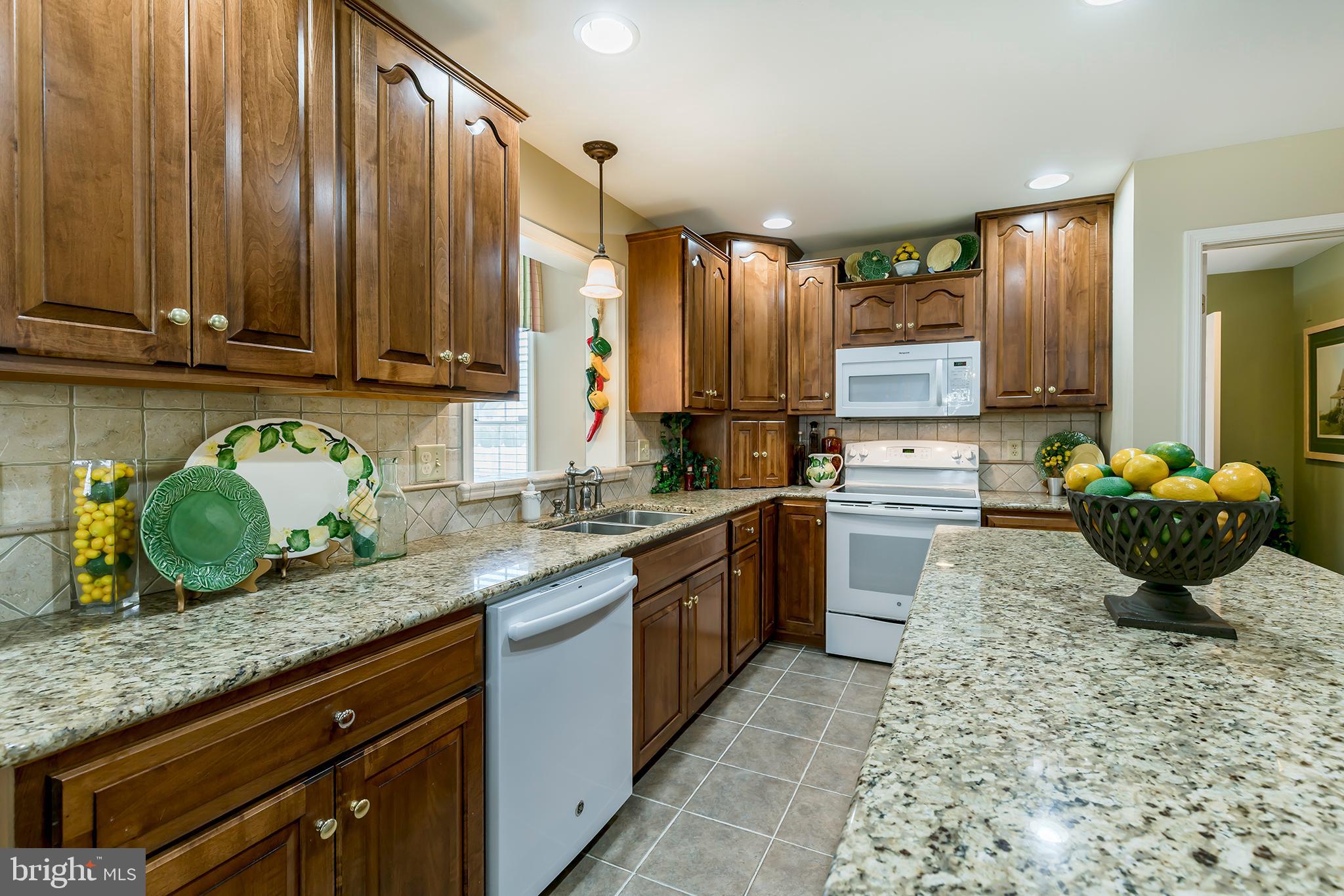312 Royal Hunt Way Lititz, PA 17543 - Photo 4 of 27 Granite Kitchen 2