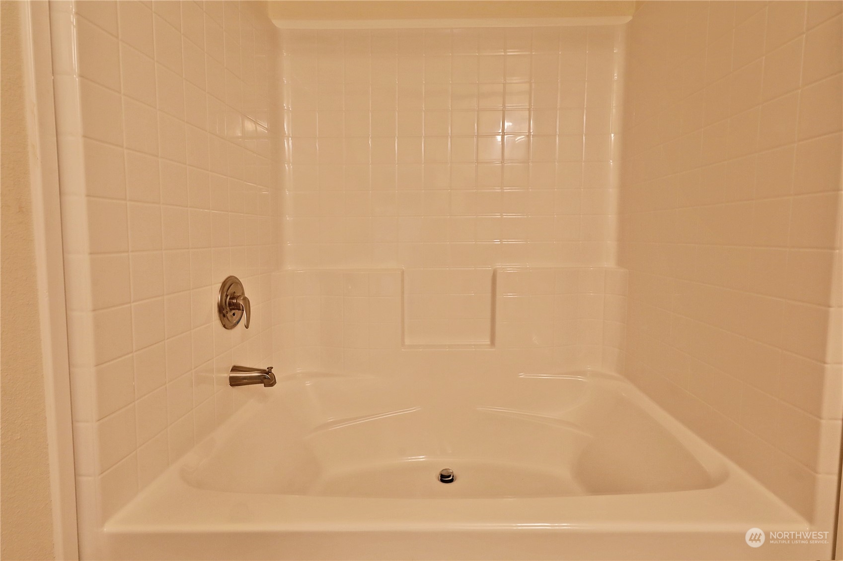 2811 East Andreason Road Langley, WA 98260 - Photo 24 of 38 a bathroom with a bathtub