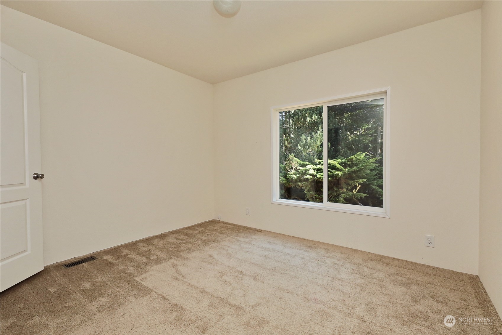 2811 East Andreason Road Langley, WA 98260 - Photo 27 of 38 an empty room with windows