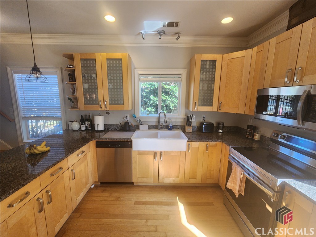 136 Herman Street, Unit G Athens, GA 30601 - Photo 8 of 18 Gallery Image 8