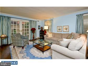 2016 Rittenhouse Square Philadelphia, PA 19103 - Photo 3 of 12 Living Room