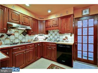 2016 Rittenhouse Square Philadelphia, PA 19103 - Photo 5 of 12 Kitchen