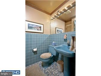 2016 Rittenhouse Square Philadelphia, PA 19103 - Photo 9 of 12 Bathroom