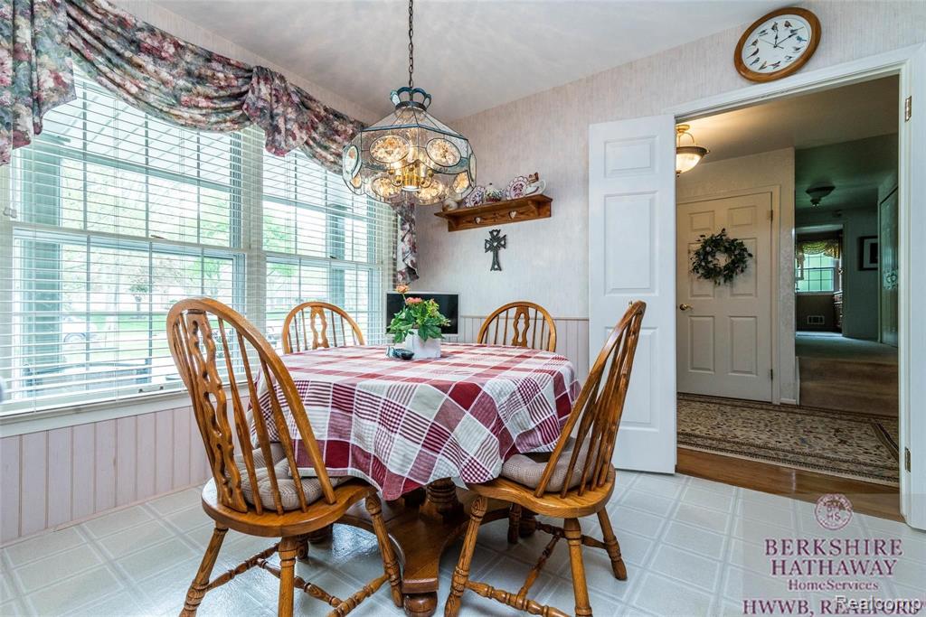 25233 Wykeshire Road Farmington Hills, MI 48336 - Photo 24 of 45
