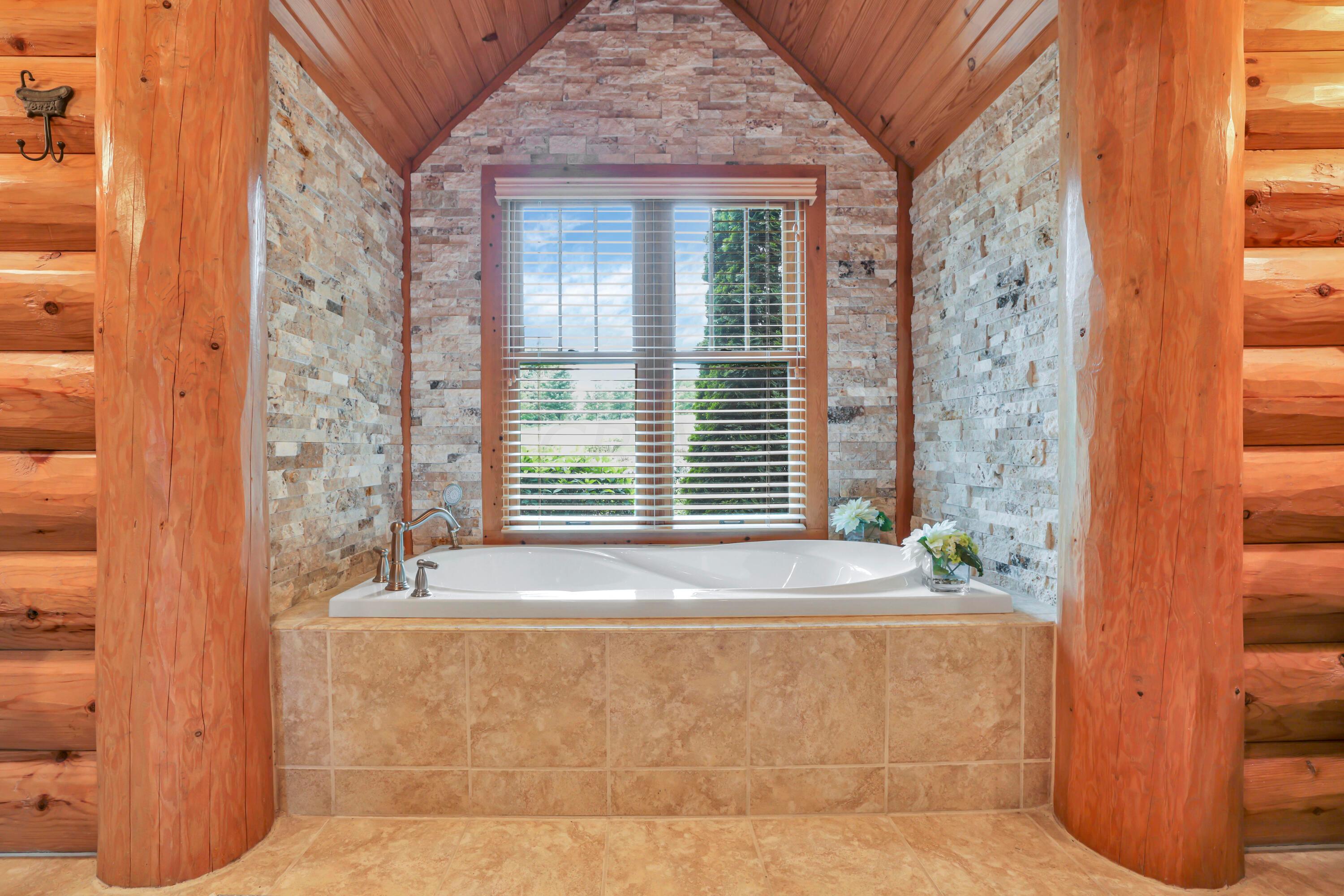 10985 Clearport Road Southwest Amanda, OH 43102 - Photo 50 of 126 Built in air tub