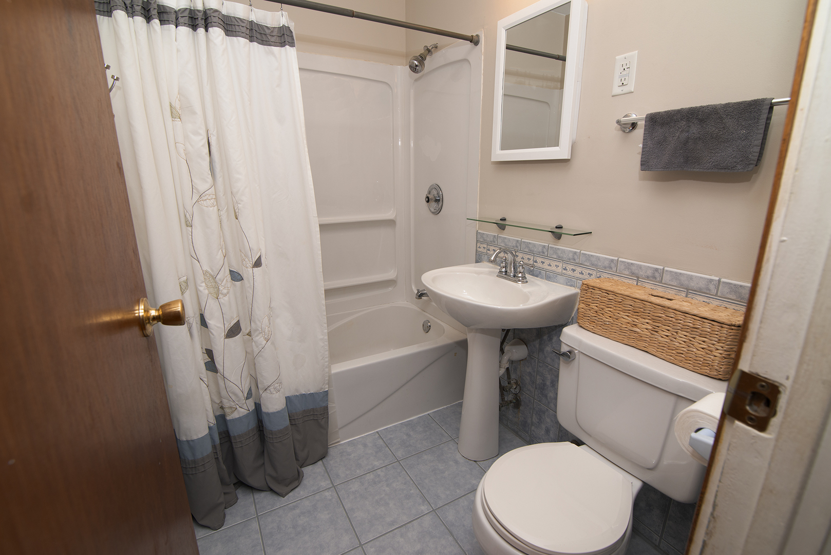 37 Durango Road Montgomery, IL 60538 - Photo 20 of 27 a bathroom with a sink toilet and shower