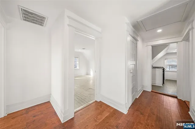 $2,000 | 4 Francis Place, Unit 2, Montclair, NJ 07042