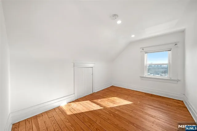 $2,000 | 4 Francis Place, Unit 2, Montclair, NJ 07042