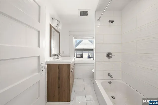 $2,000 | 4 Francis Place, Unit 2, Montclair, NJ 07042