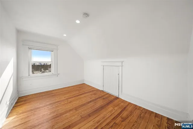 $2,000 | 4 Francis Place, Unit 2, Montclair, NJ 07042