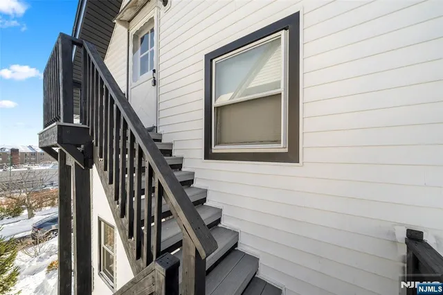 $2,000 | 4 Francis Place, Unit 2, Montclair, NJ 07042