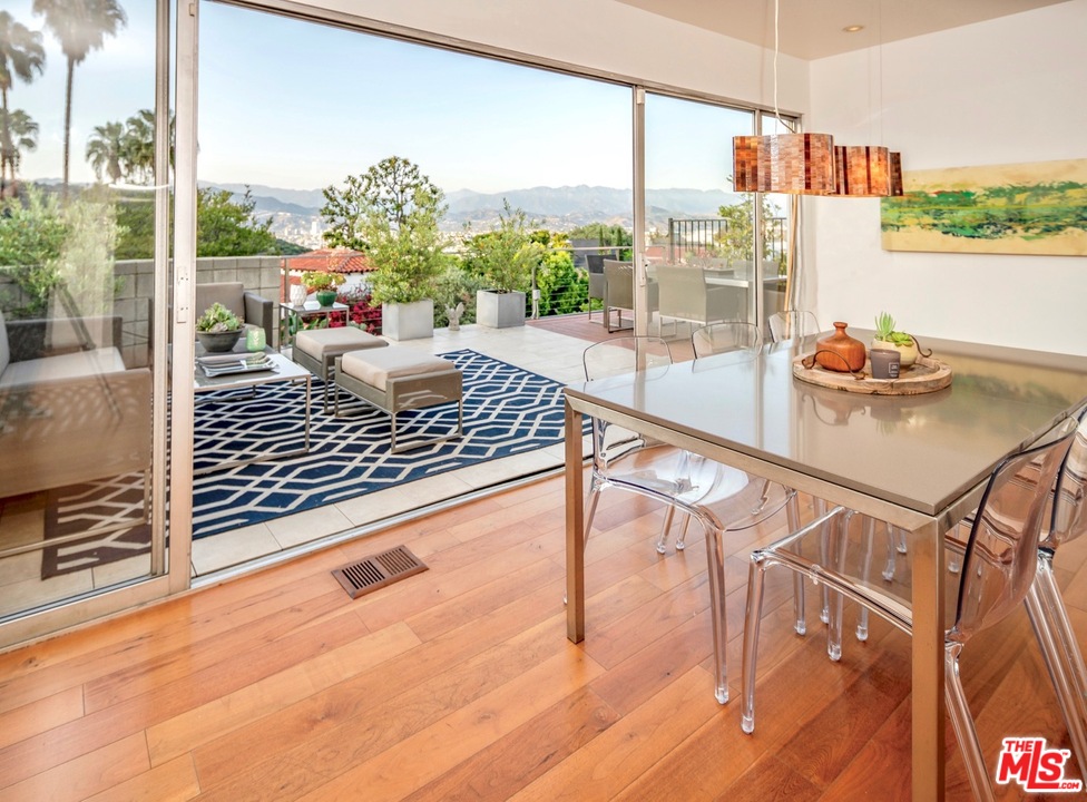 3711 Prestwick Drive Los Angeles, CA 90027 - Photo 11 of 37