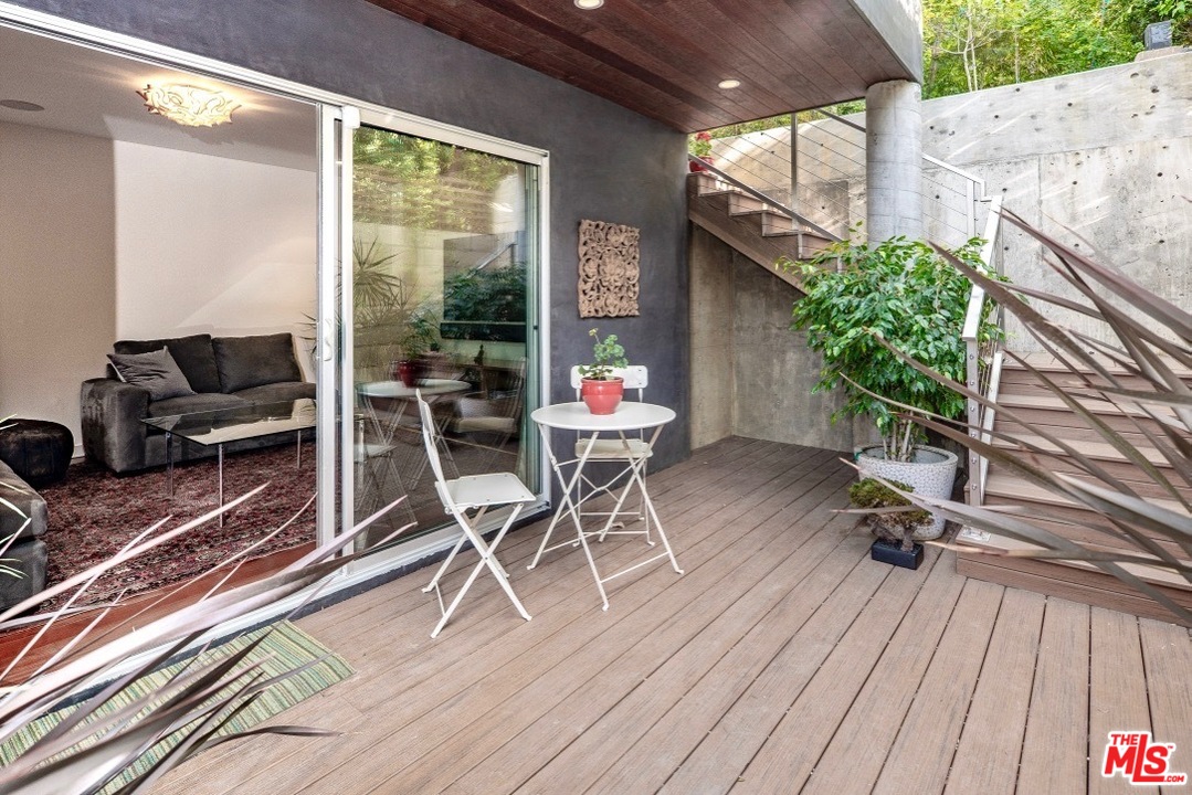 3711 Prestwick Drive Los Angeles, CA 90027 - Photo 17 of 37