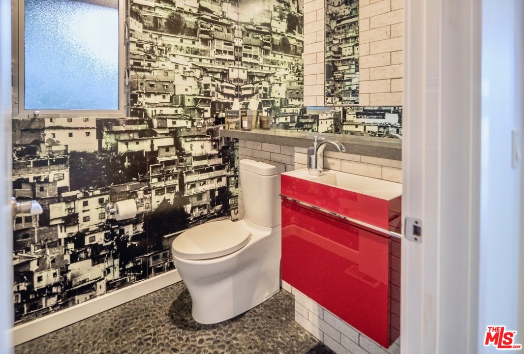 3711 Prestwick Drive Los Angeles, CA 90027 - Photo 19 of 37 a bathroom with a toilet and a shower curtain