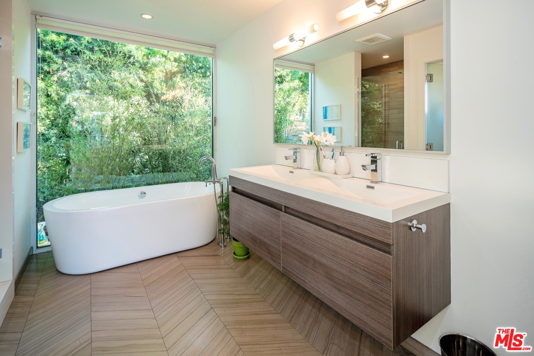 3711 Prestwick Drive Los Angeles, CA 90027 - Photo 22 of 37