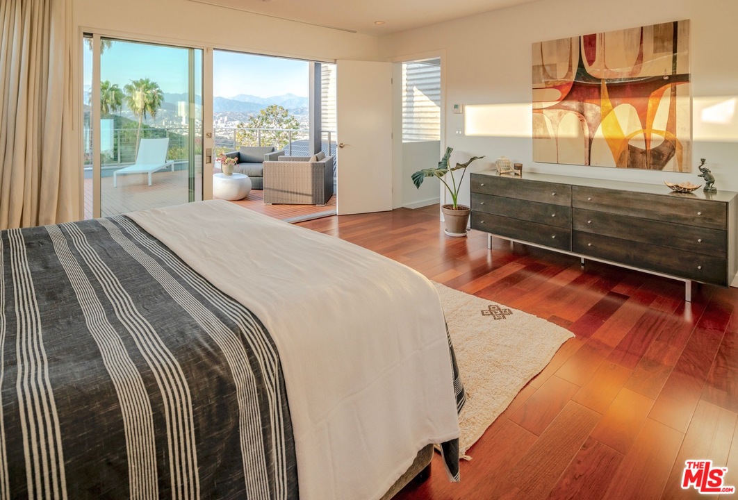 3711 Prestwick Drive Los Angeles, CA 90027 - Photo 23 of 37