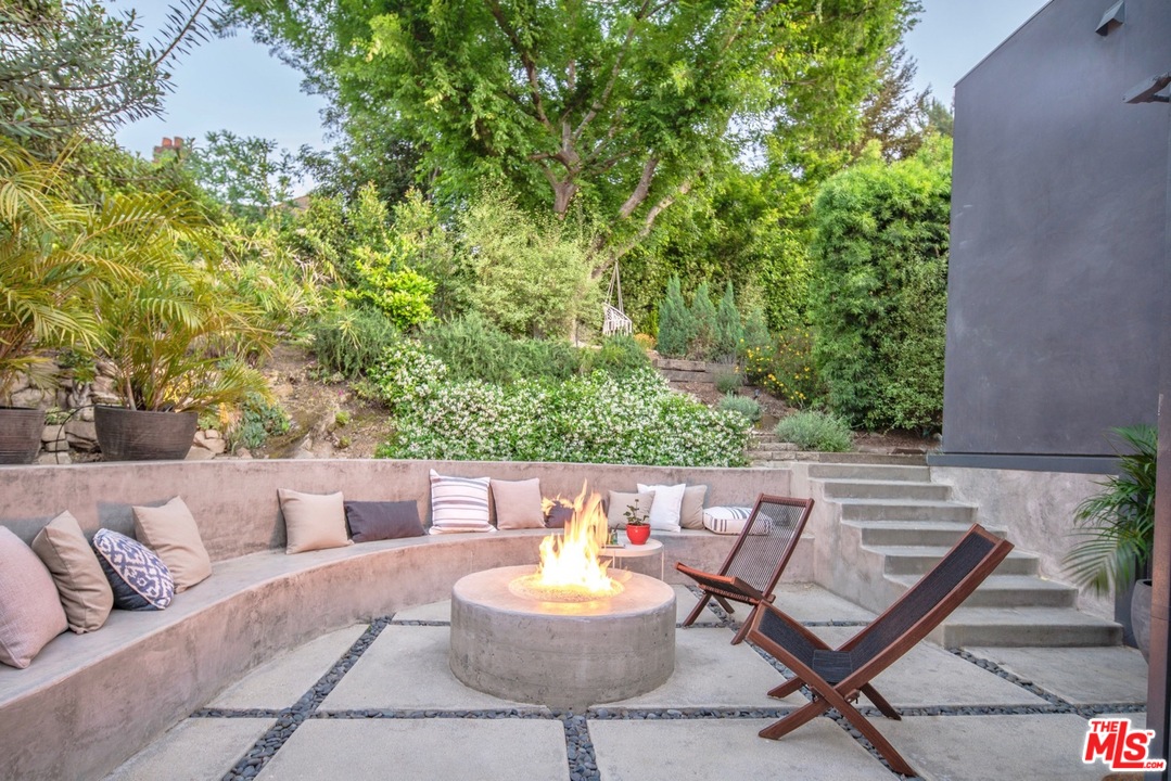 3711 Prestwick Drive Los Angeles, CA 90027 - Photo 30 of 37