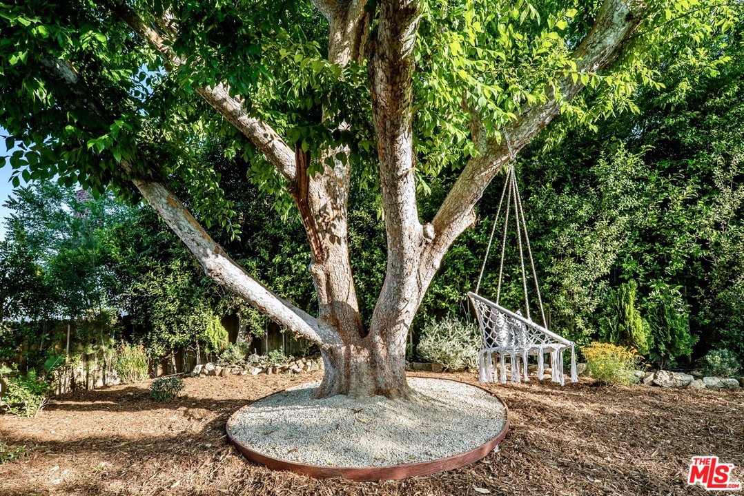 3711 Prestwick Drive Los Angeles, CA 90027 - Photo 33 of 37