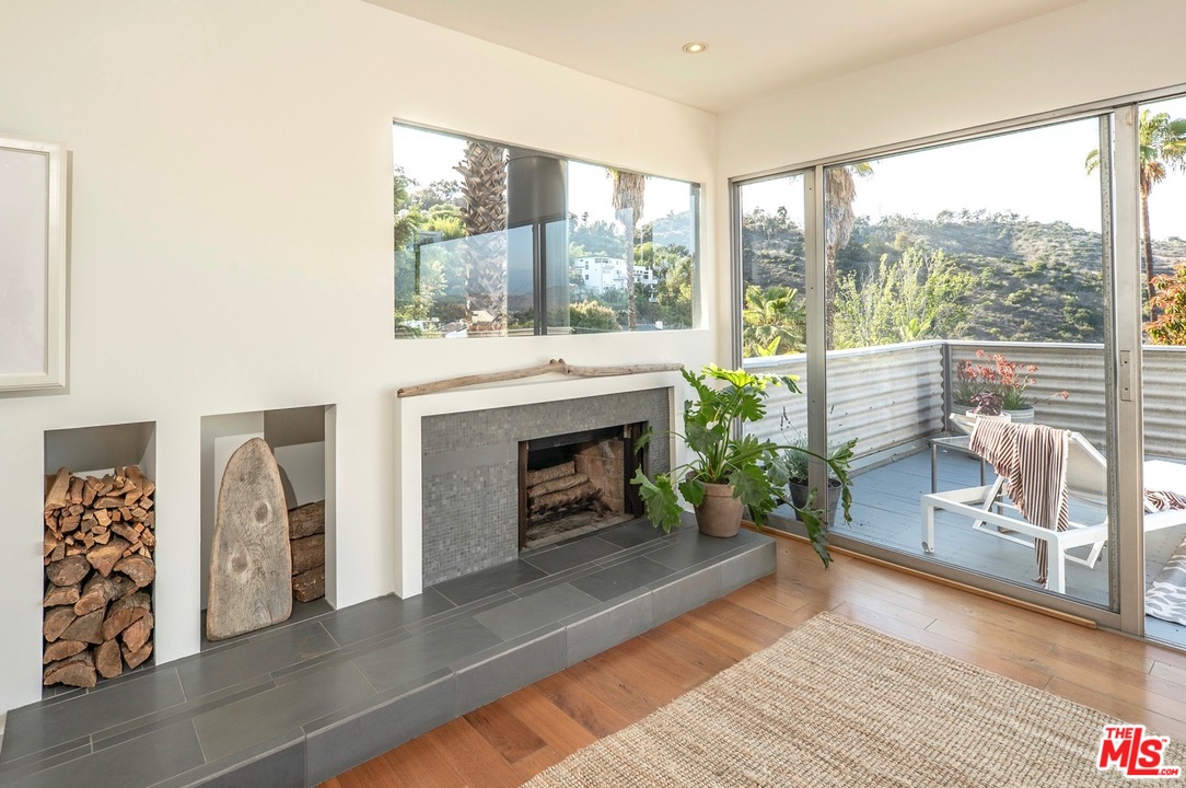 3711 Prestwick Drive Los Angeles, CA 90027 - Photo 5 of 37