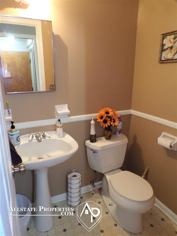 1175 Reid Road Flint, MI 48507 - Photo 14 of 37 50057195-13.JPG