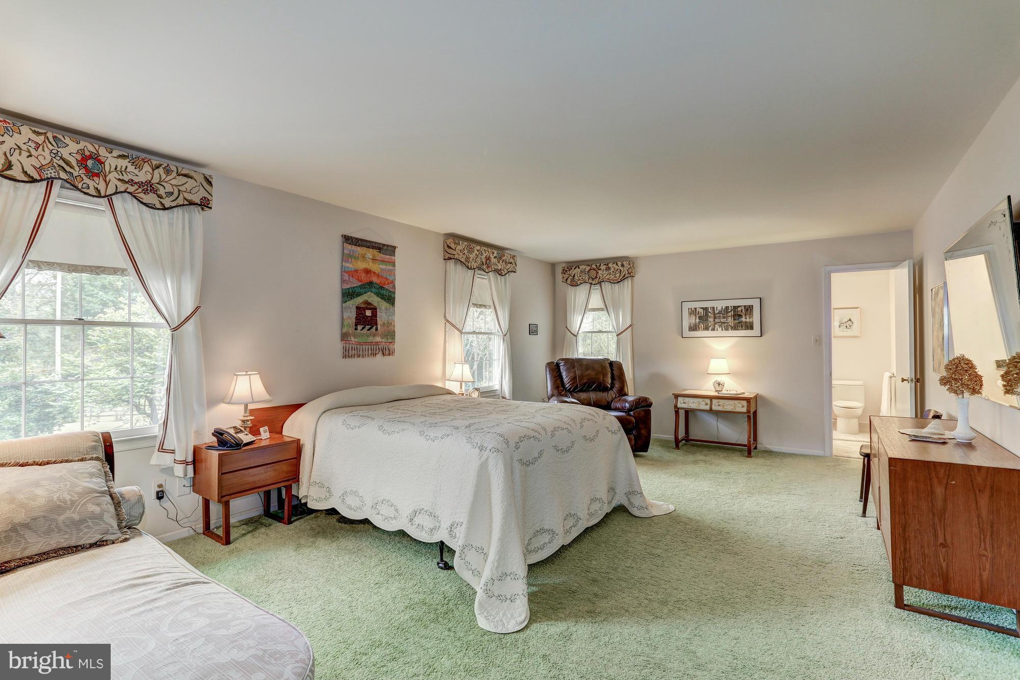 238 Hunters Road Washington, VA 22747 - Photo 15 of 30 Spacious master bedroom