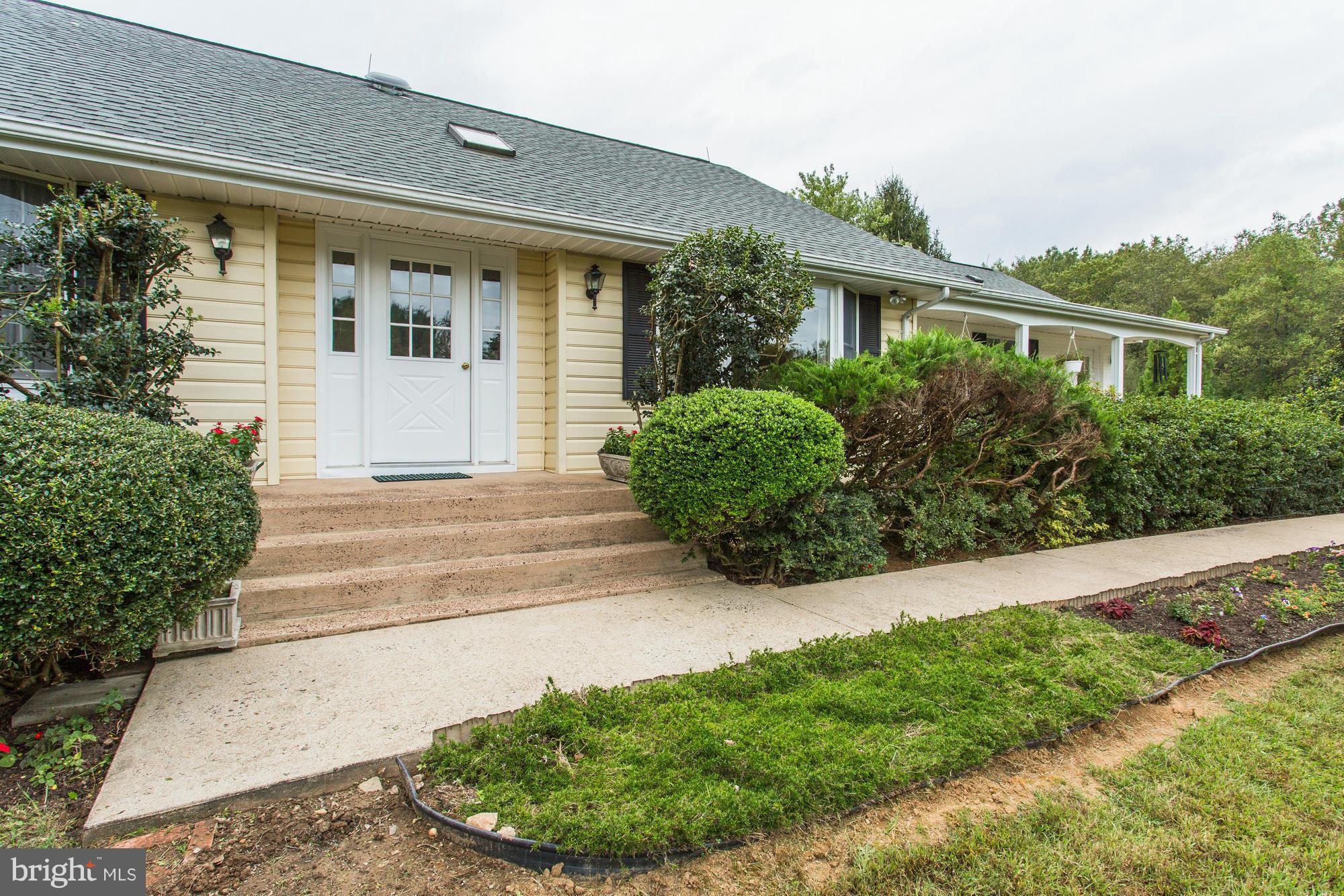 238 Hunters Road Washington, VA 22747 - Photo 3 of 30 Exterior (Front)
