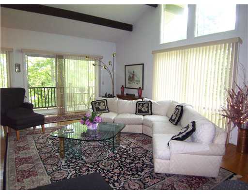 33 Griffith Road North Kingstown, RI 02874 - Photo 7 of 15 Living Room.
