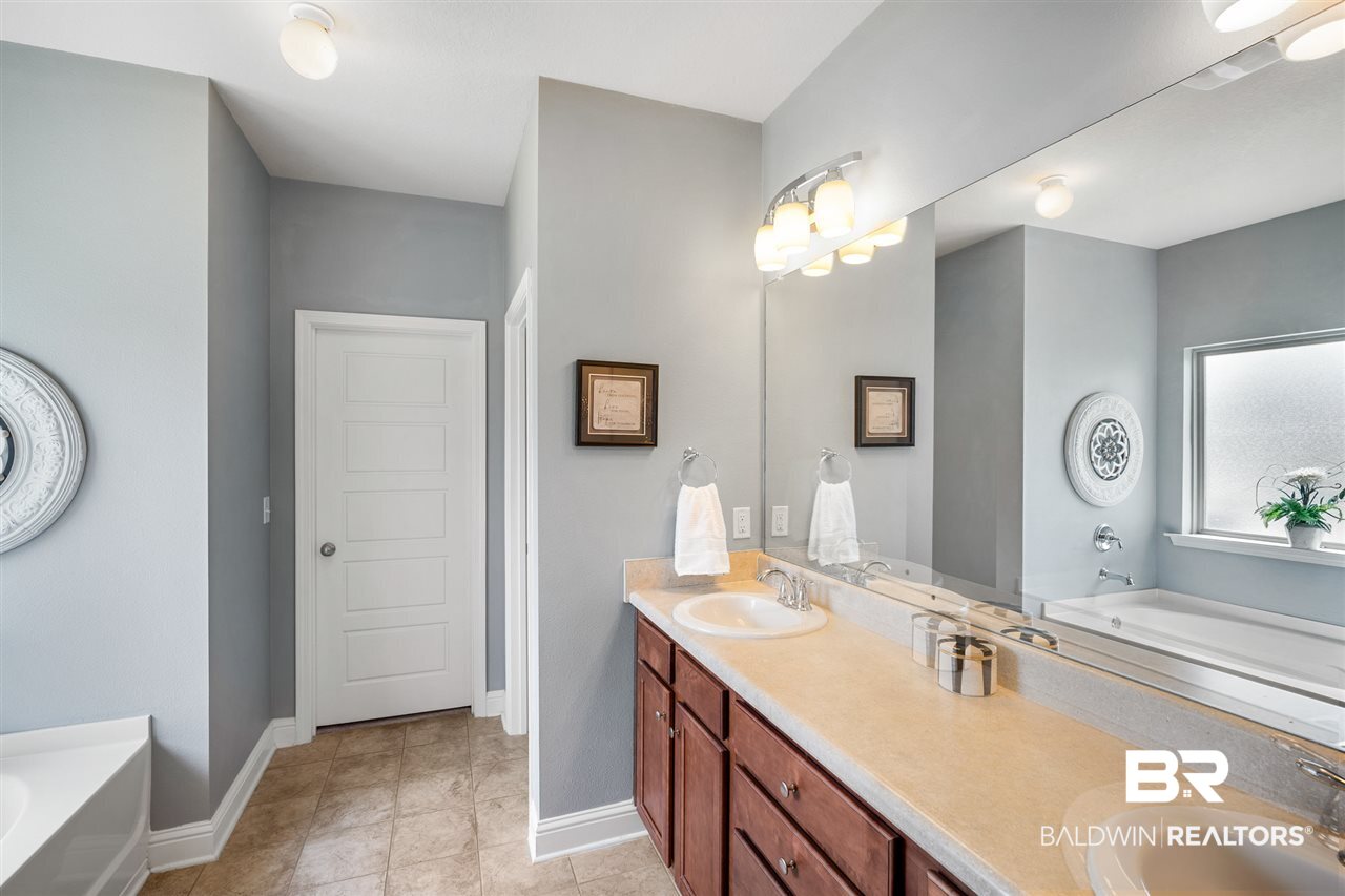 9230 Appache Lane Daphne, AL 36526 - Photo 21 of 41 Master Bathroom