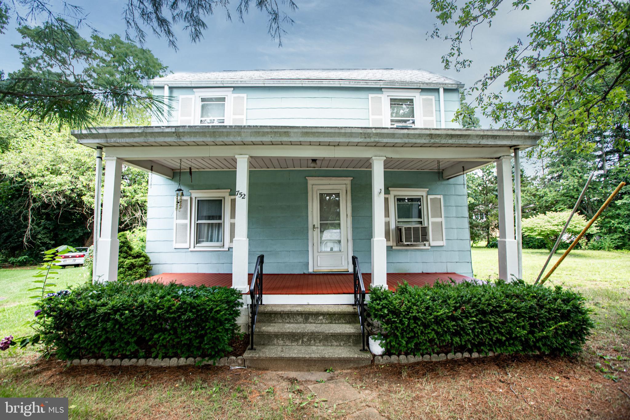 752 Groveville Road Hamilton, NJ 08620 - Photo 2 of 33 a front view of a house with garden