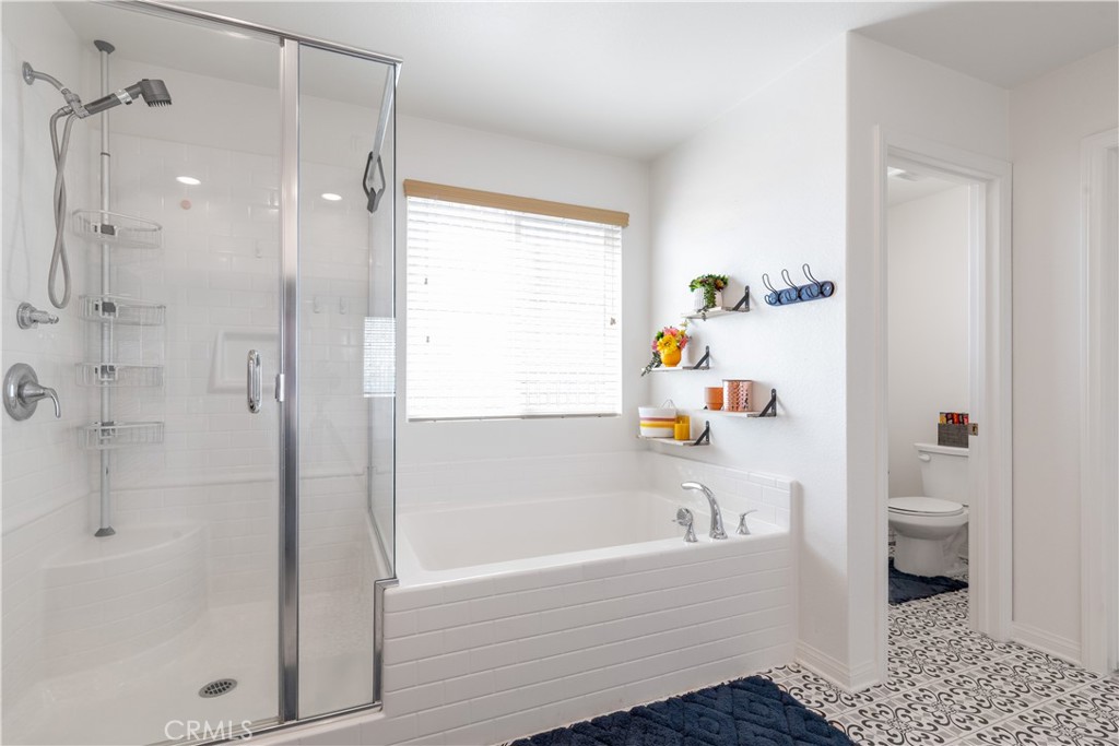 7635 Sweet Rnch Circle Riverside, CA 92507 - Photo 20 of 27 FLOOR 2 - PRIMARY EN SUITE BATH